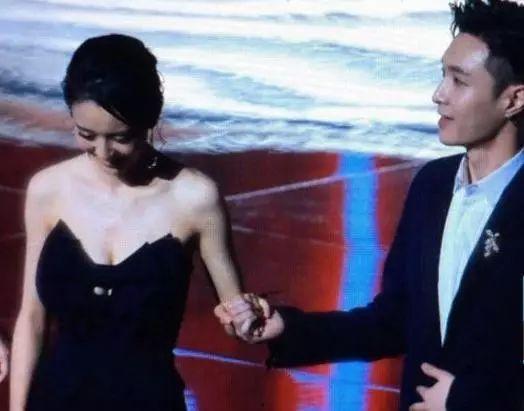 娱乐吃瓜社张艺兴,娱乐圈的“吃瓜”焦点，揭秘他的星途历程